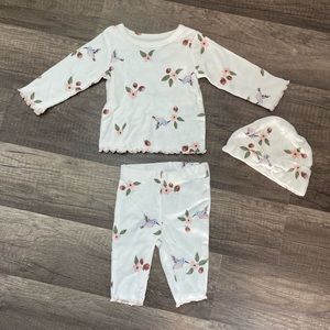 Carter’s Newborn Outfit